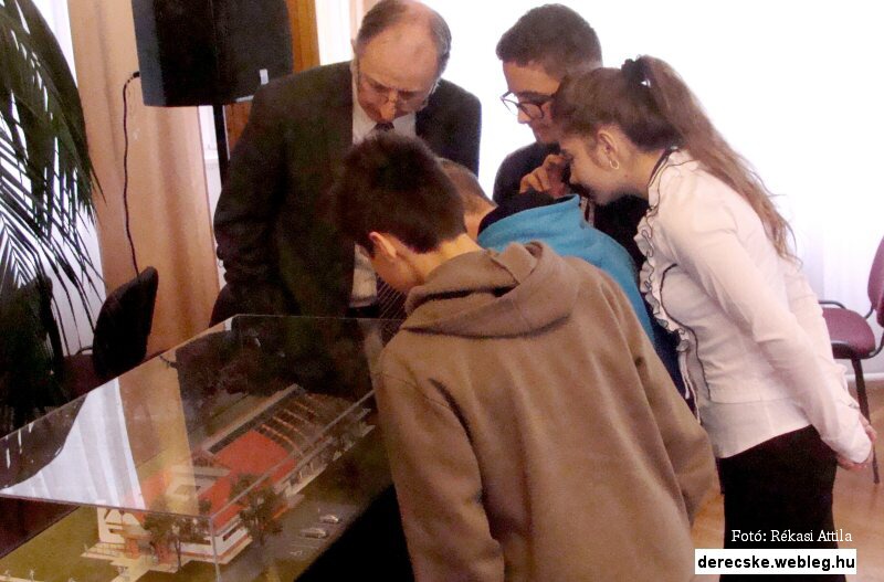 Derecske címerével ékesített időkapszula derecskei_turizmus_honlapja